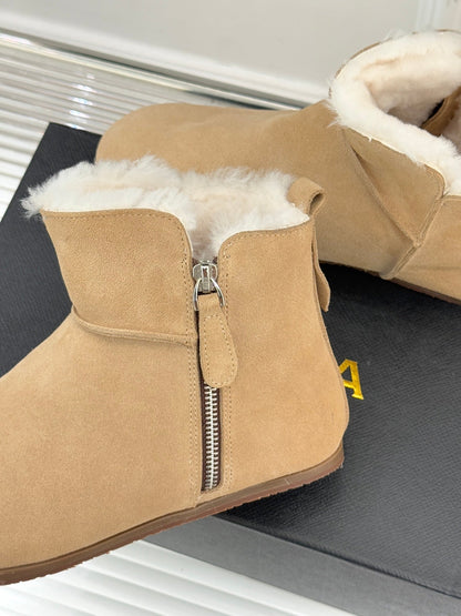 ALAIA 26S SNOW BOOTS IN DARK BEIGE SUEDE AND WOOL