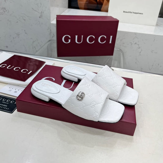 GG CASUAL SLIPPERS IN WHITE CALFSKIN LOGO EMBOSSING