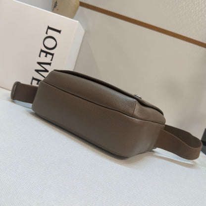 LOEWE 25S PEBBLE BAG 23 IN DARK TAUPE CALFSKIN SILVER HARDWARE