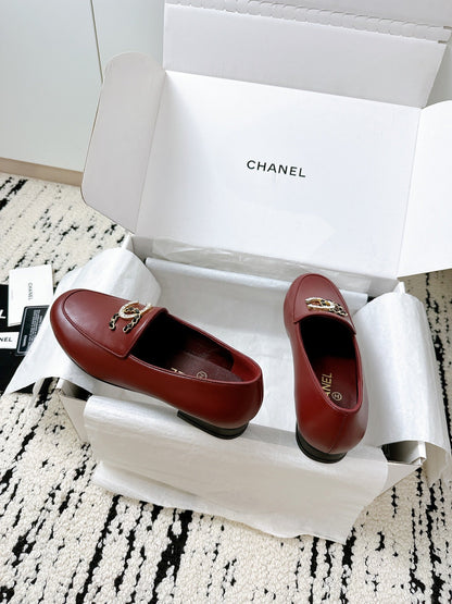 LOAFERS IN RED CALFSKIN HARDWARE WITH ROCK MIX CHAIN