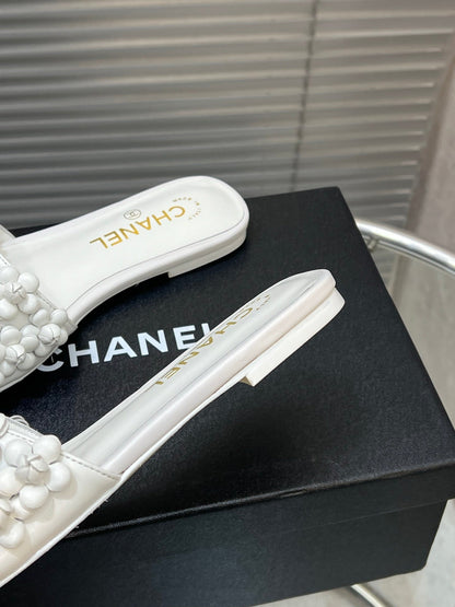 SLIPPERS CAMELLIA IN WHITE CALFSKIN