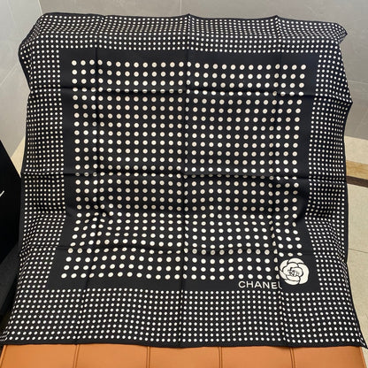 CHANEL 25S SCARF 90 IN SILK 703690