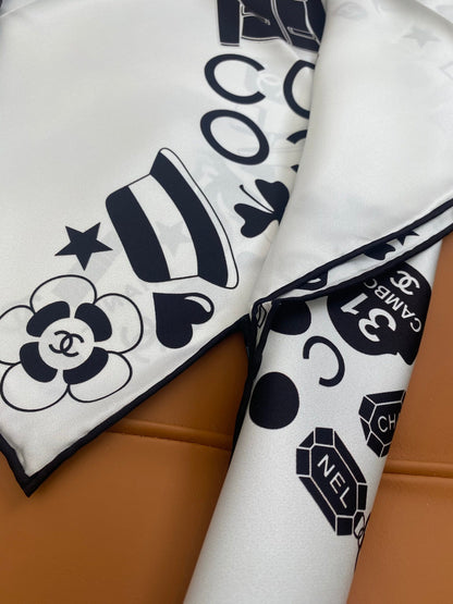 CHANEL 25S SCARF 90 IN SILK 703697