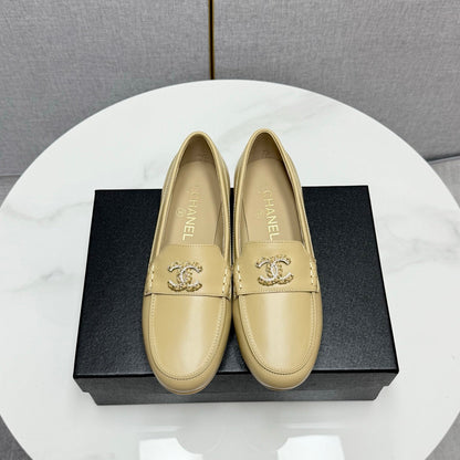 CC LOAFER 25S IN WARM BEIGE LAMBSKIN WITH GOLD HARDWARE