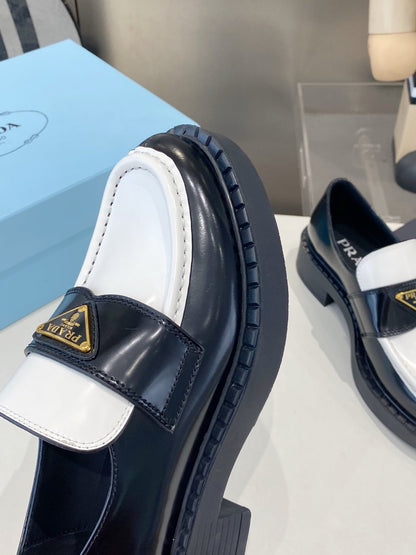 PRADA 26S LOAFERS IN BLACK AND WHITE CALFSKIN WITH LOGO