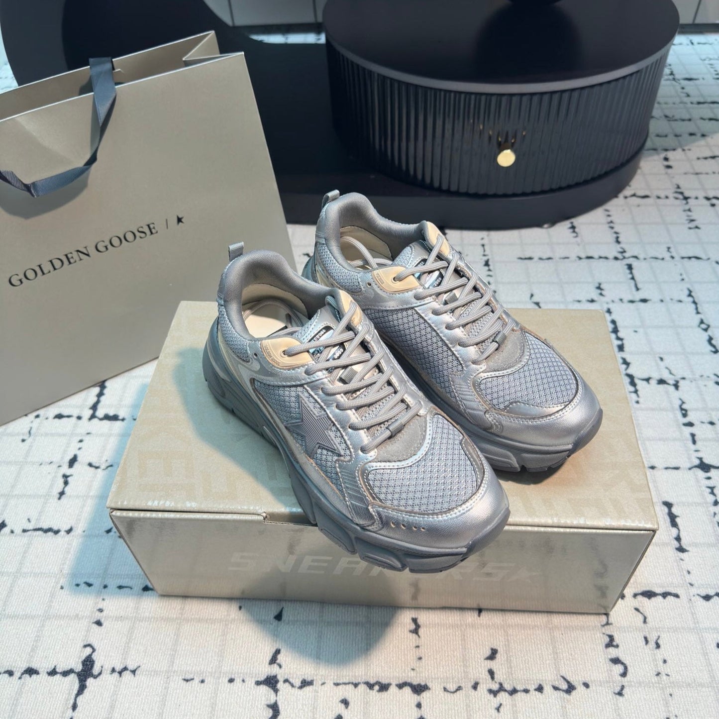 LIGHTSTAR WITH GREY CALFSKIN AND MESH UPPER AND GREY STAR
