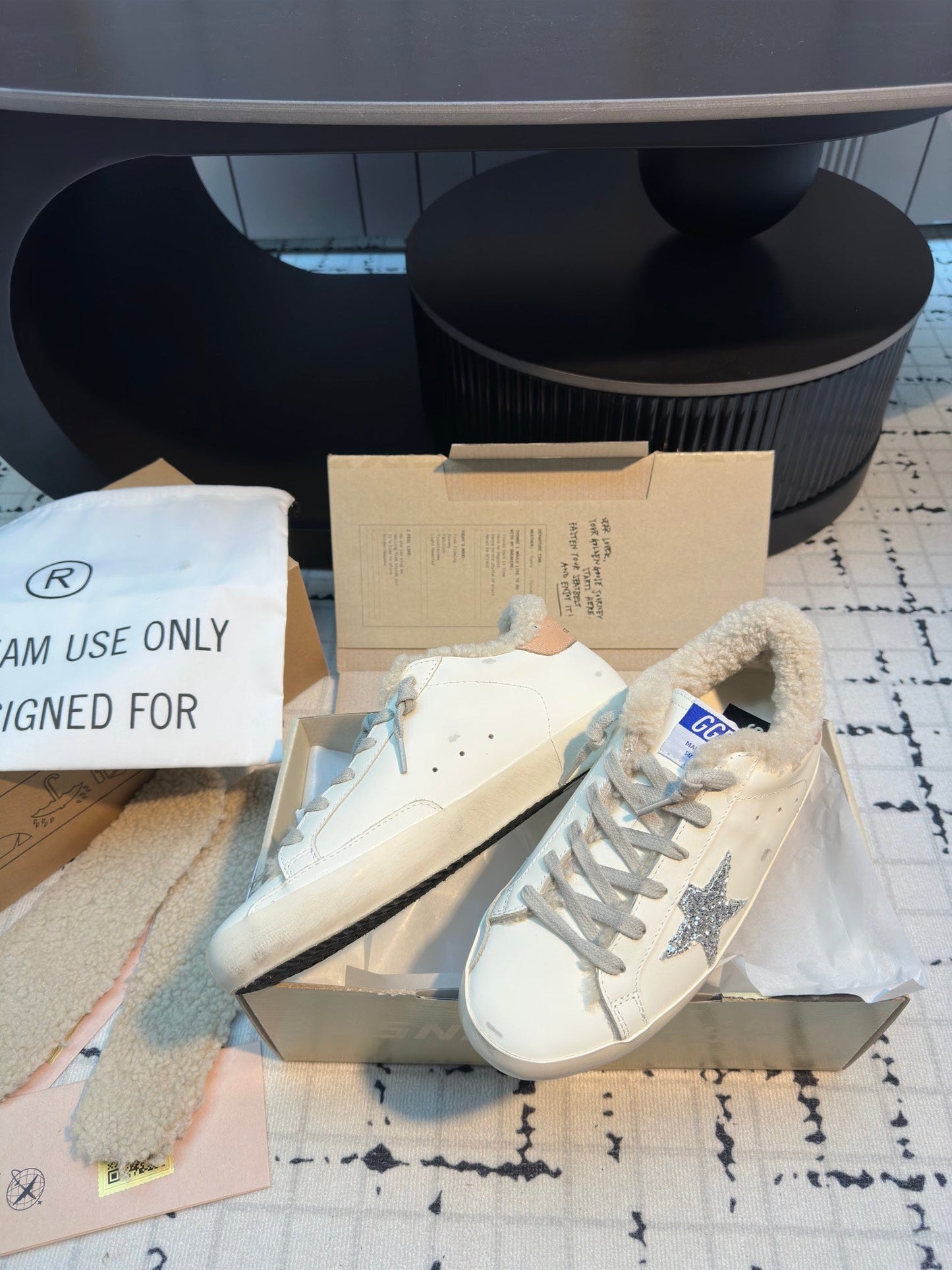 SUPER STAR SNEAKERS WHITE CALFSKIN WITH SILVER GLITTER STAR