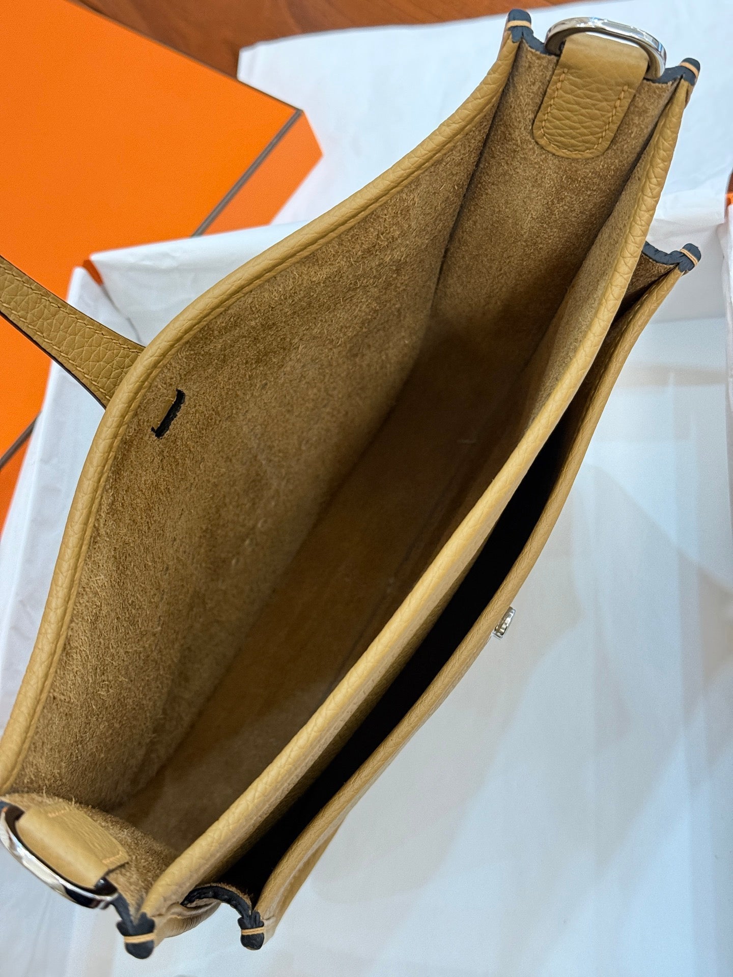 HM 26S EVELYNE BAG 23MM IN GOLDEN BROWN GRAINED CALFSKIN