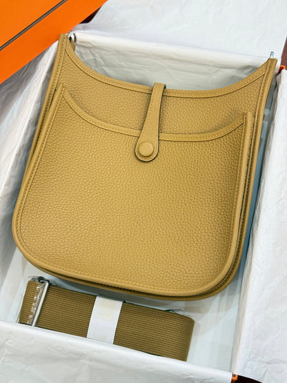 HM 26S EVELYNE BAG 23MM IN GOLDEN BROWN GRAINED CALFSKIN