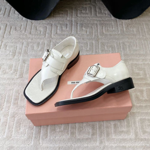 THONG SANDALS IN WHITE LAMBSKIN WITH SILVER BUCKLE