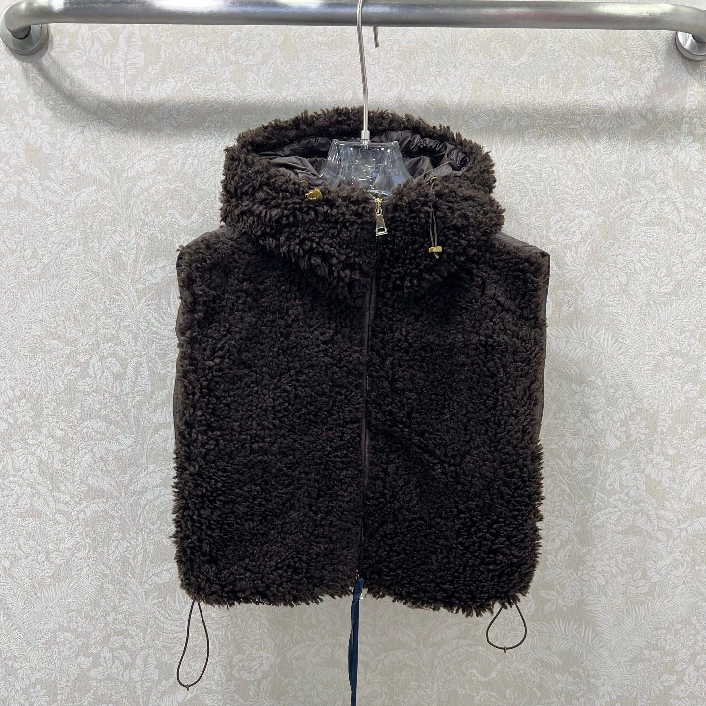 MONCLER 25S SHAGGY VEST IN BROWN 103