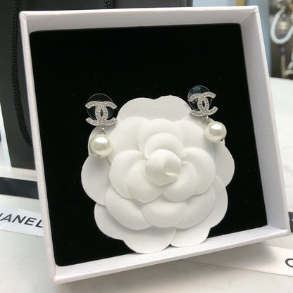 CHANEL 26S DOUBLE C LOGO PAVE CRYSTAL DROP EARRINGS WITH PEARL IN SILVER METAL 6333327