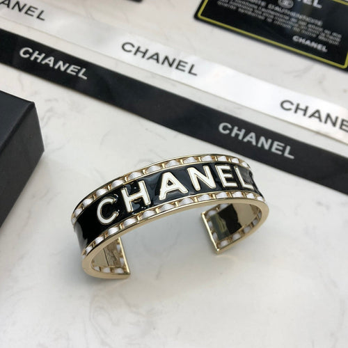 CHANEL 26S CHANEL LOGO BLACK ENAMEL STATEMENT CUFF BRACELET IN GOLD METAL 630834