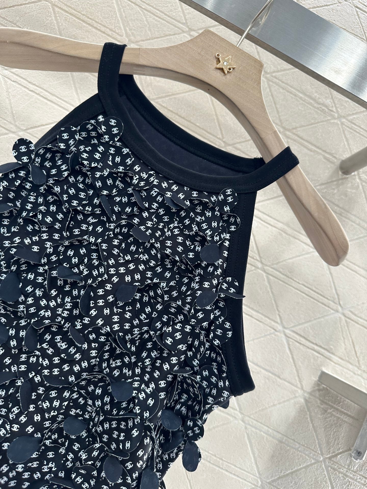 CHANEL 25S OFF-SHOULDER TANK TOP 265584