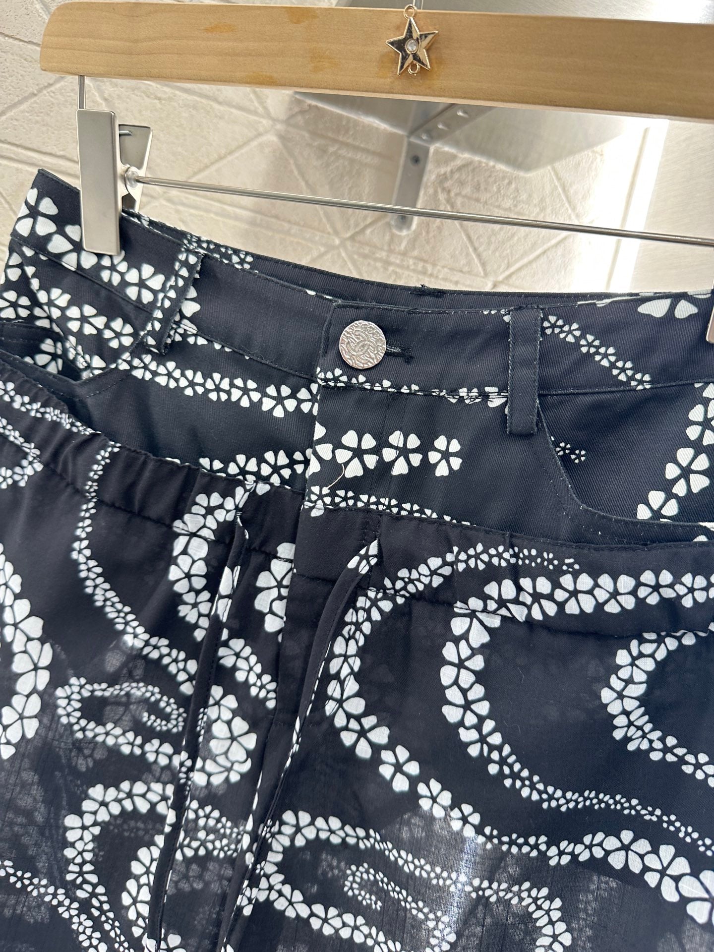 CHANEL BLACK PRINTED DENIM PANTS
