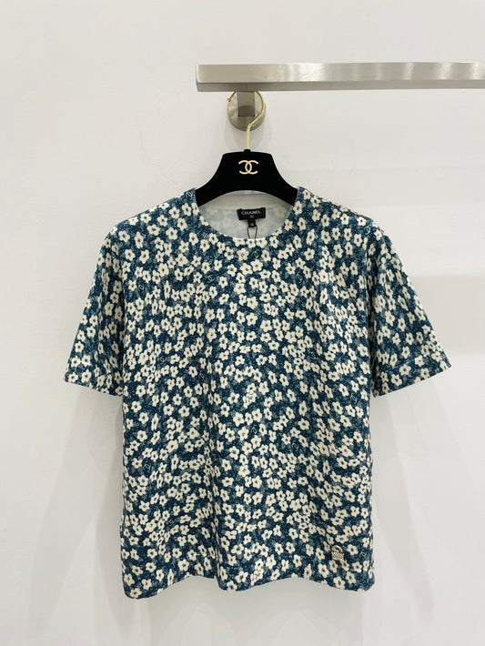 Chanel T-shirts and cut-and-sewn tops 229466