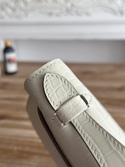HM 26S KELLY MINI 22MM IN MILKY WHITE CROC EMBOSSED CALFSKIN GOLD KELLY BUCKLE