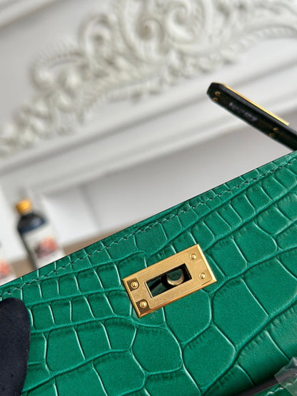 HM 26S KELLY MINI 22MM IN DARK GREEN CROC EMBOSSED CALFSKIN GOLD KELLY BUCKLE