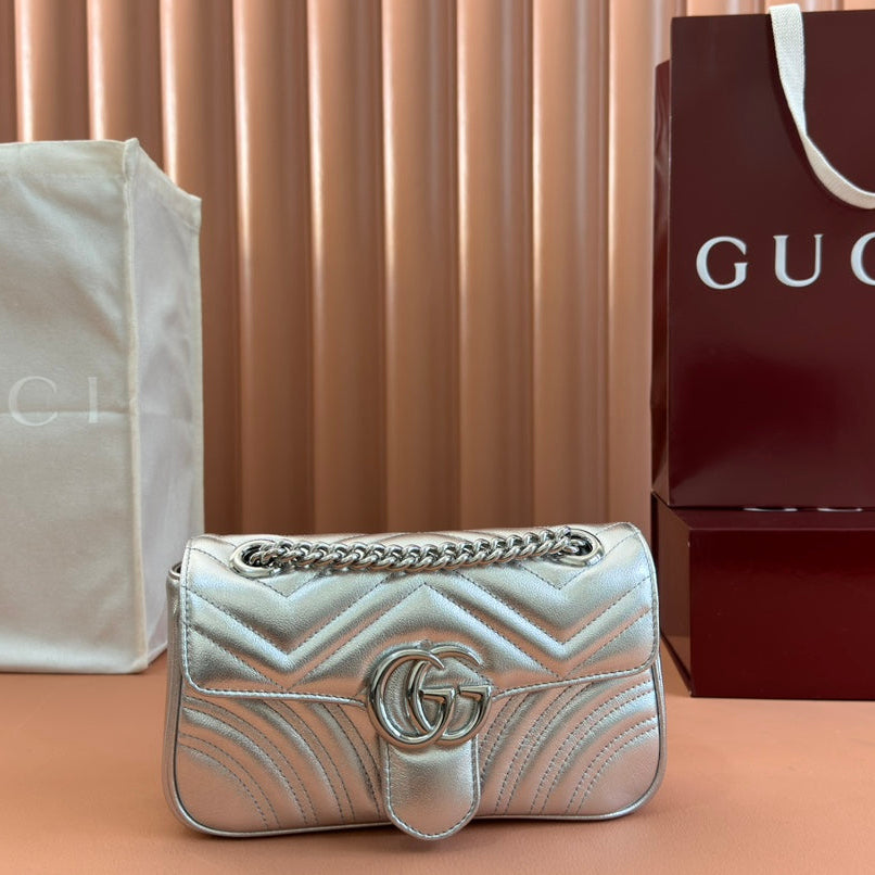 MARMONT MEDIUM SHOUDER BAG 23 IN SILVER PATENT CALFSKIN