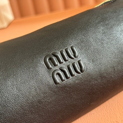 NAPPA POUCH 22 IN BLACK CALFSKIN