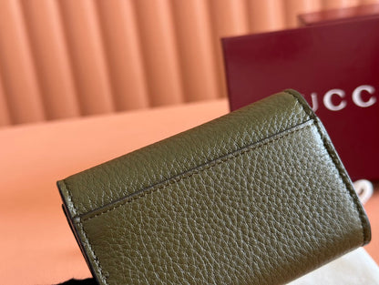 SOFTBIT CARD CASE 10.5 IN GREEN GRAINY CALFSKIN GOLD HARDWARE