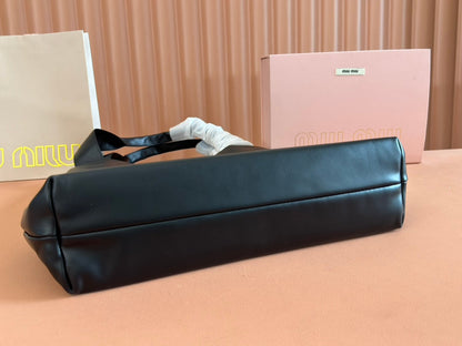 LARGE HOBO TOTE BAG 46 IN BLACK CALFSKIN