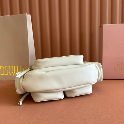 POCKET HANDBAG 21 IN WHITE CALFSKIN