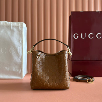 GUCCI 26S HAND BAG 19 IN BROWN CALFSKIN WITH MONOGRAM PATTERN