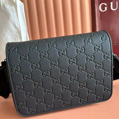GUCCI 25S SUPREME MESSENGER BAG 26 CM IN BLACK CALFSKIN