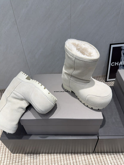 BALENCIAGA 25S LOW ANKLE BOOTS PLATFORM HEEL IN WHITE SUEDE STYLE 2