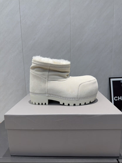 BALENCIAGA 25S LOW ANKLE BOOTS PLATFORM HEEL IN WHITE SUEDE STYLE 1
