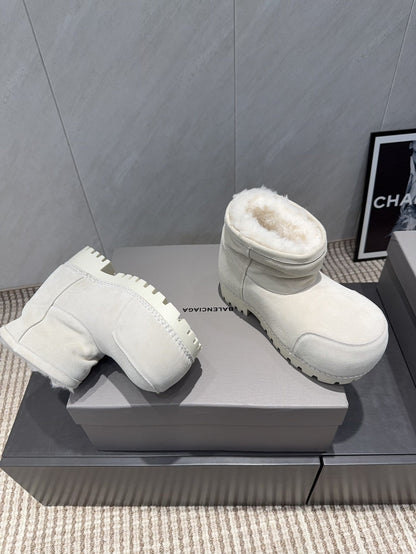 BALENCIAGA 25S LOW ANKLE BOOTS PLATFORM HEEL IN WHITE SUEDE STYLE 1