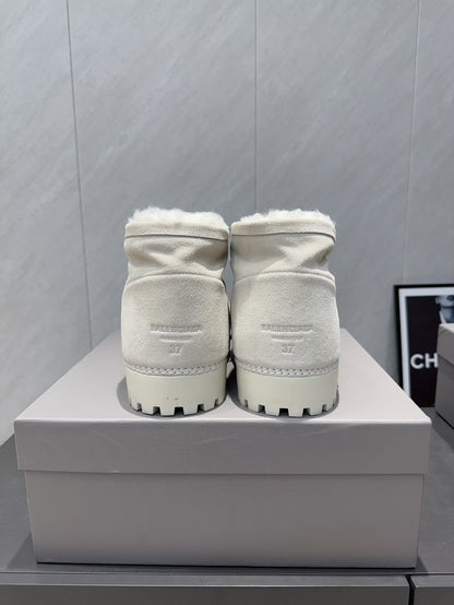 BALENCIAGA 25S LOW ANKLE BOOTS PLATFORM HEEL IN WHITE SUEDE STYLE 1