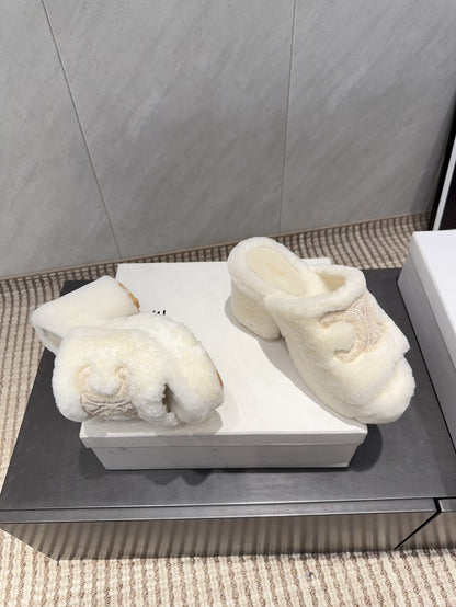 CELINE 26S HIGH-HEEL SANDALS IN WHITE PURE WOOL