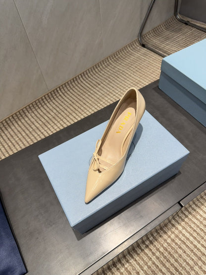 PRADA 26S POINTED TOE HEELS 75MM IN BEIGE CALFSKIN WITH BOW
