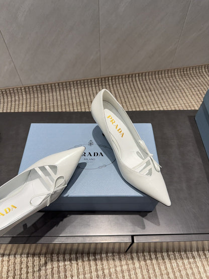 PRADA 26S POINTED TOE HEELS 75MM IN WHITE CALFSKIN WITH BOW