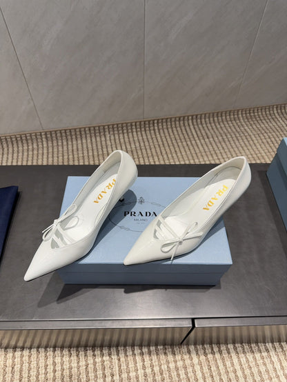 PRADA 26S POINTED TOE HEELS 75MM IN WHITE CALFSKIN WITH BOW