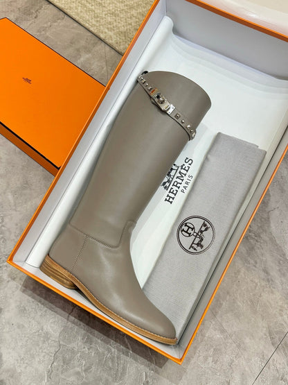 HM 25S KNEE-HIGH FLAT BOOTS IN GREY LAMBSKIN WITH SILVER HARDWARE