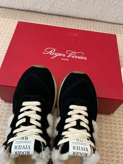 VIV' RUN SNEAKER IN BLACK SUEDE AND SHEARLING