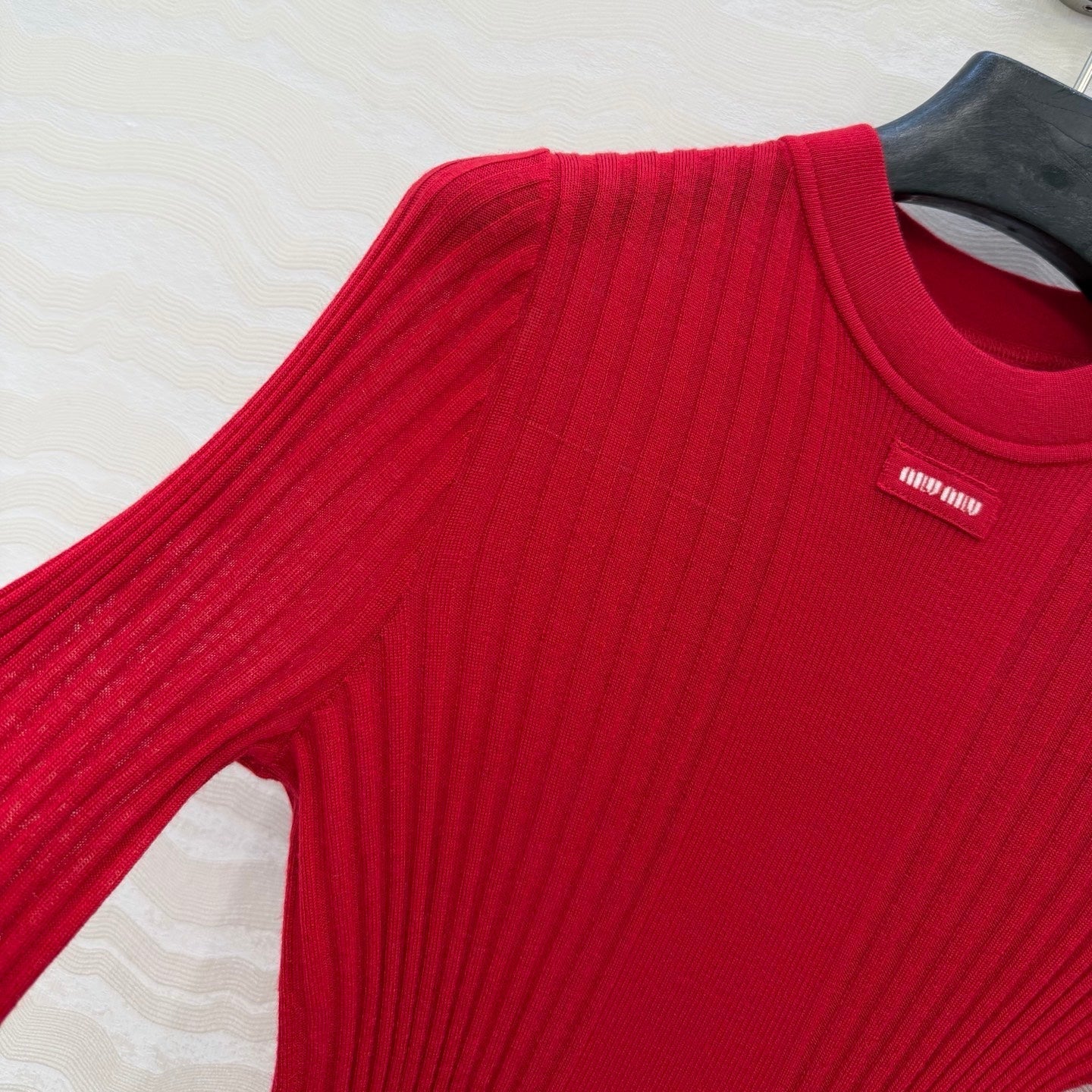 MIUMIU SHORT-SLEEVE SWEATER STYLE 837