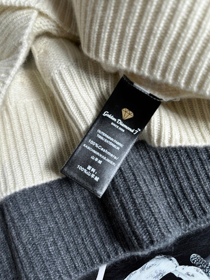 MIUMIU KNIT SWEATER STYLE 237