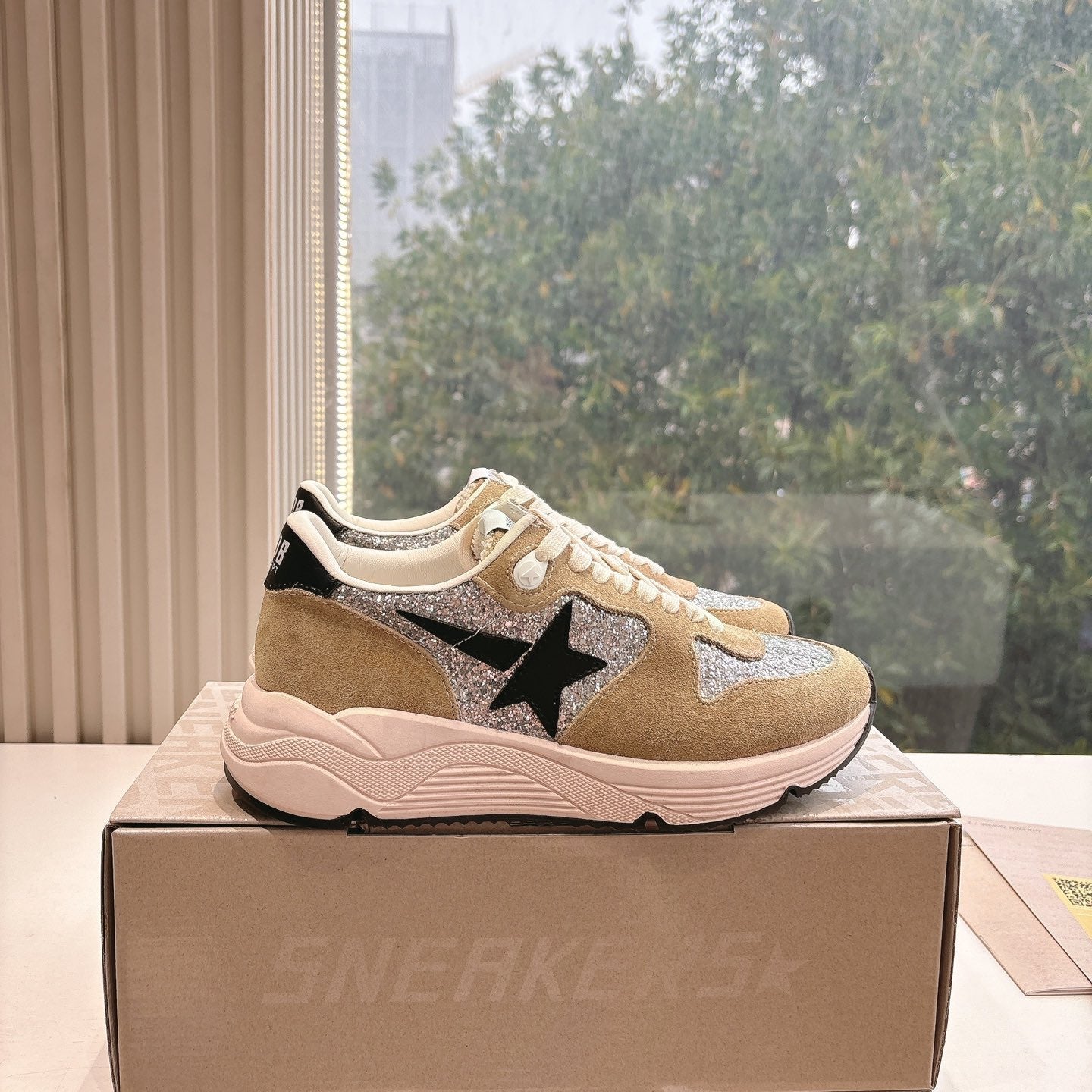 RUNNING SOLE SNEAKERS IN SILVER GLITTER AND PECAN PIE SUEDE BLACK CALFSKIN STAR
