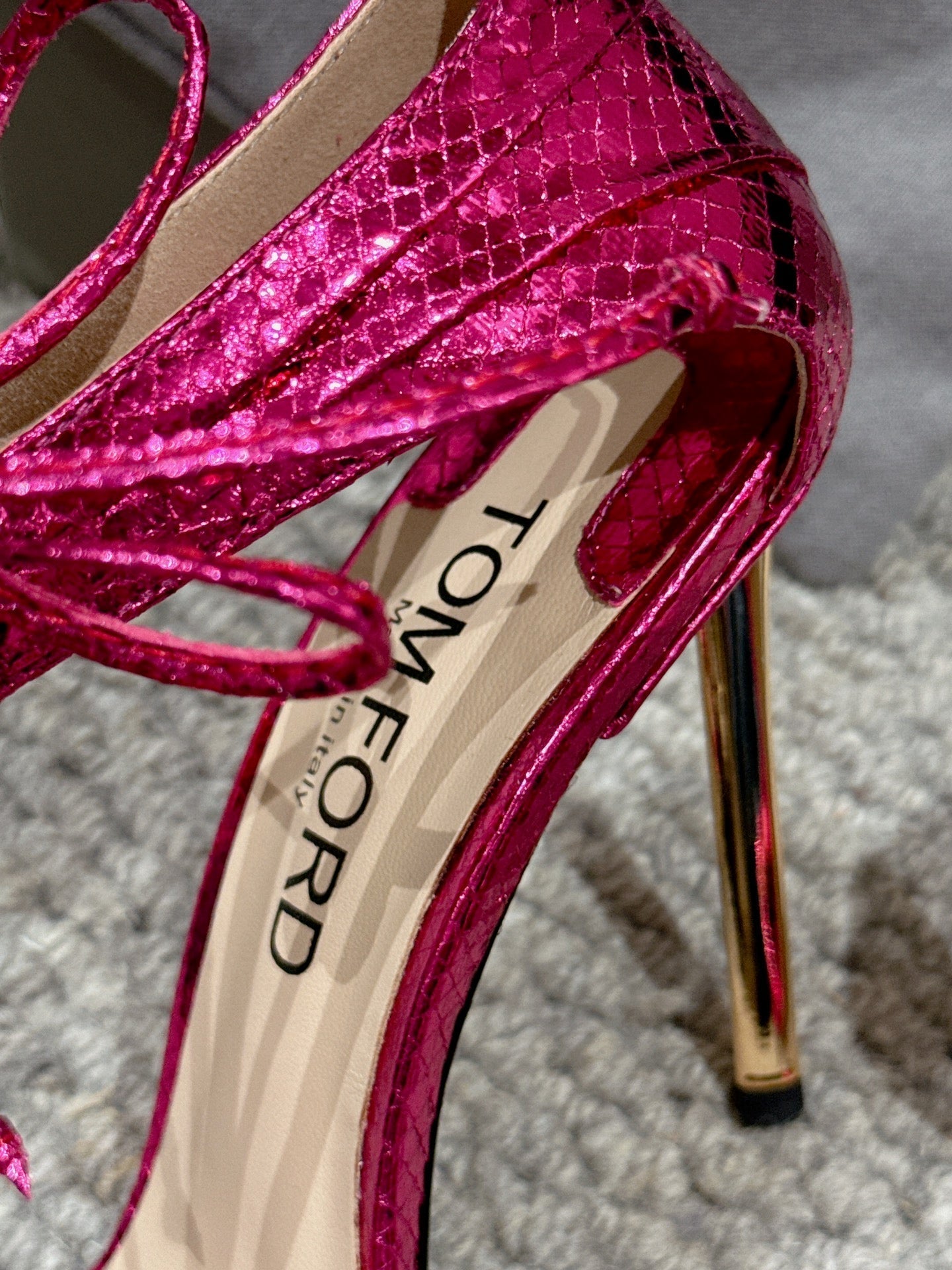 HIGH HEEL 10 CM SANDAL IN BRIGHT PINK CALFSKIN 684361