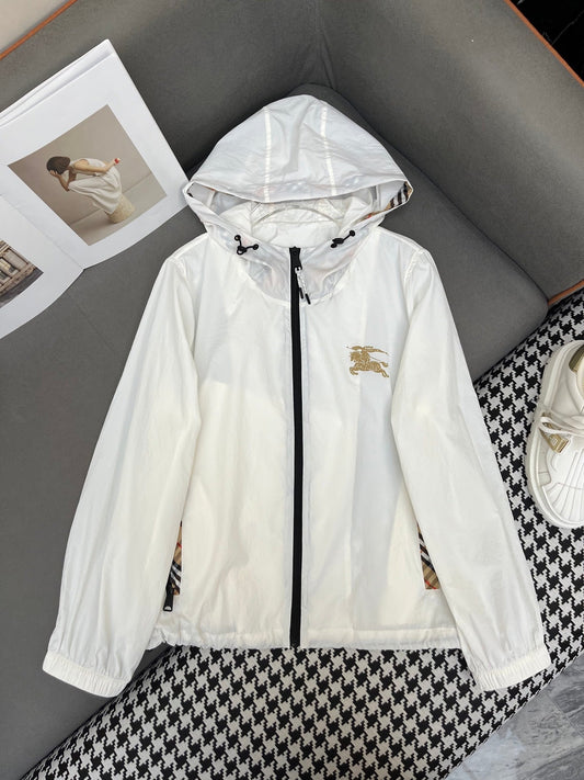 HOODED WINDBREAKER IN WHITE