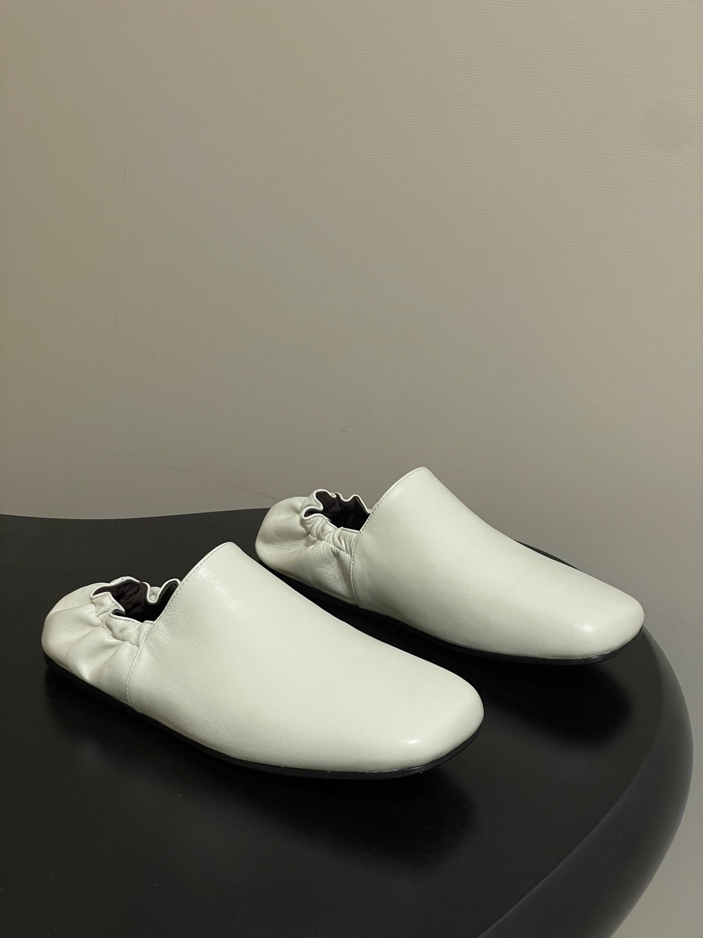 CELINE 26S ELASTIC-BACK FLAT SHOES IN WHITE LAMBSKIN