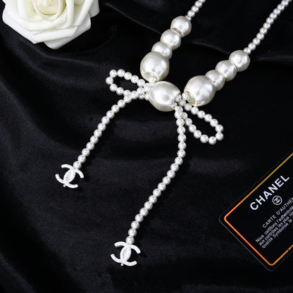 CHANEL 25S CHAIN BELT IN WHITE PEARL WITH BOW 614475
