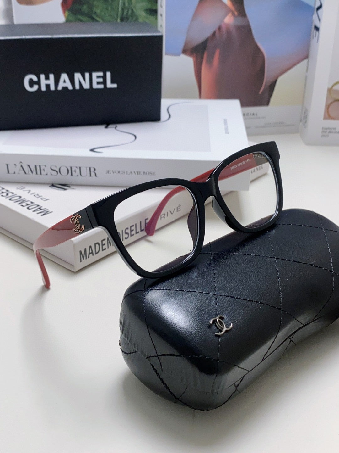 SQUARE SUNGLASSES 632889 IN BLACK AND RED ACETATE