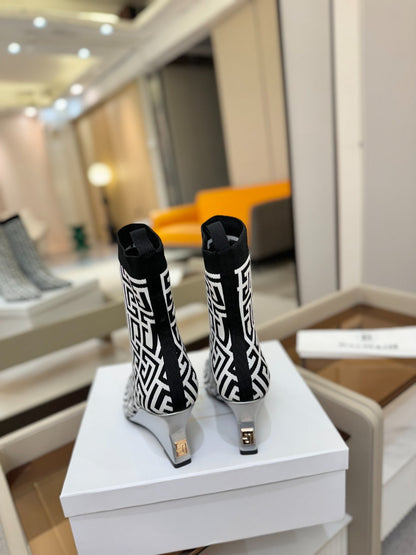 BALMAIN 26S BOOT 75 MM IN BLACK AND WHITE FLYKNIT