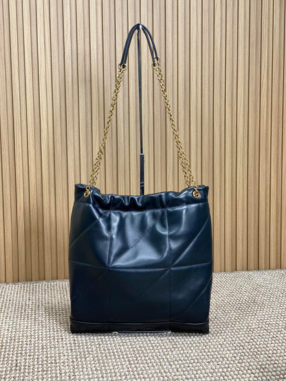 DRAWSTRING CHAIN STRAP SHOULDER BAG 39 IN BLACK QUILTED CALFSKIN