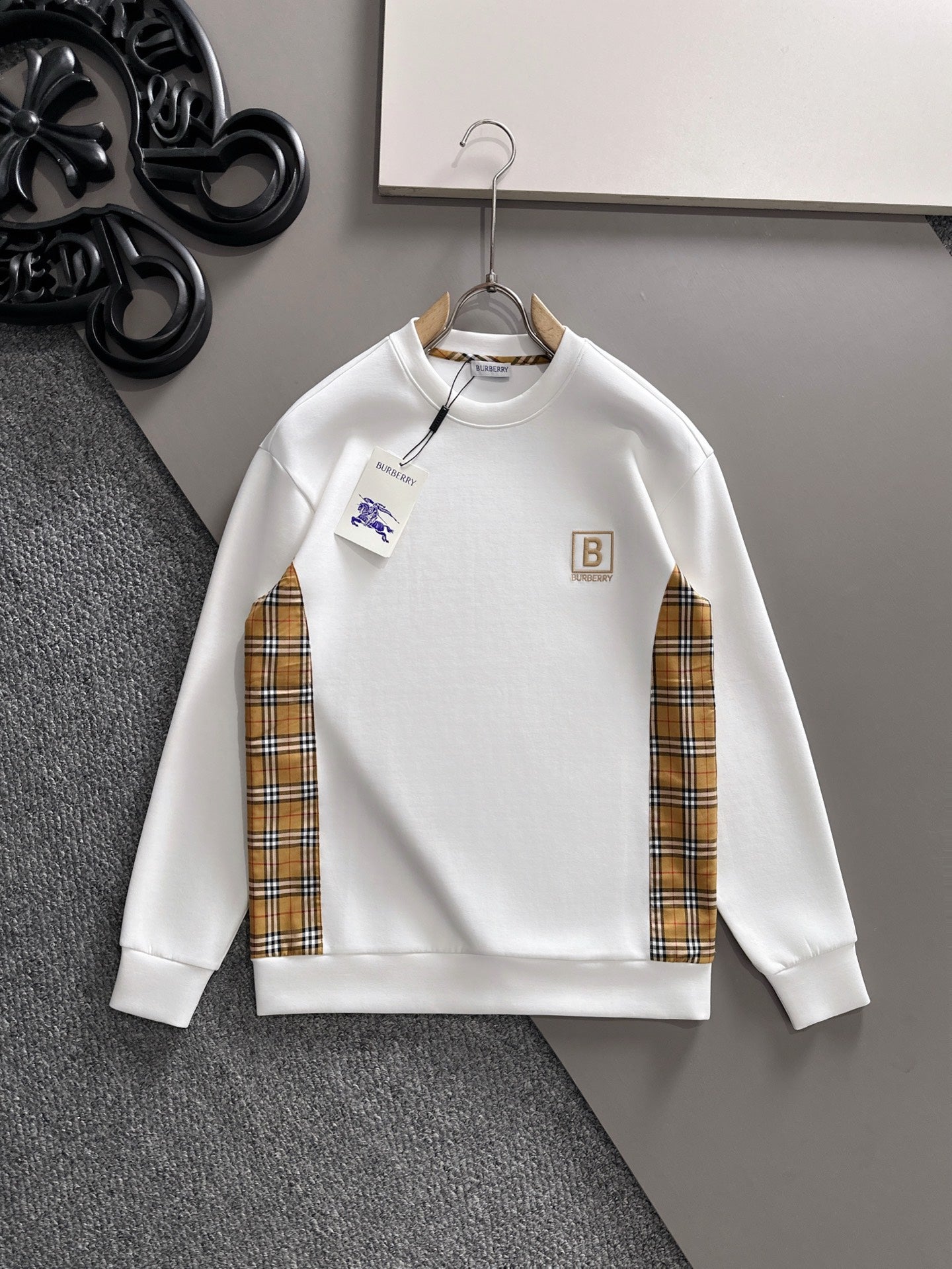 BURBERRY CHECK TRIM COTTON SWEATSHIRT IN WHITE